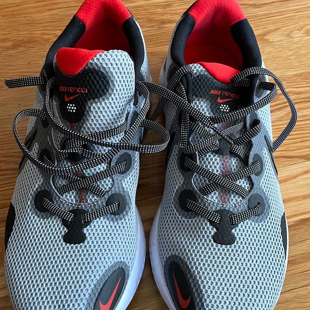 Nike renew running shoes !
